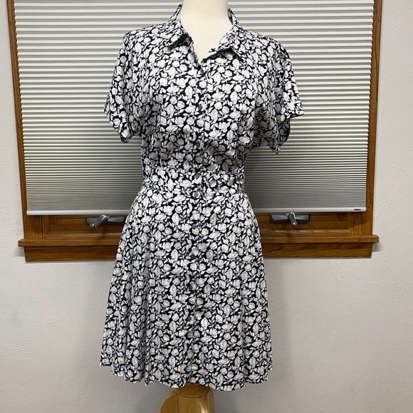 CeCe Dresses & Skirts - CeCe Black And White Floral Rose Patterned Button Down Fit & Flare Dress Size 14